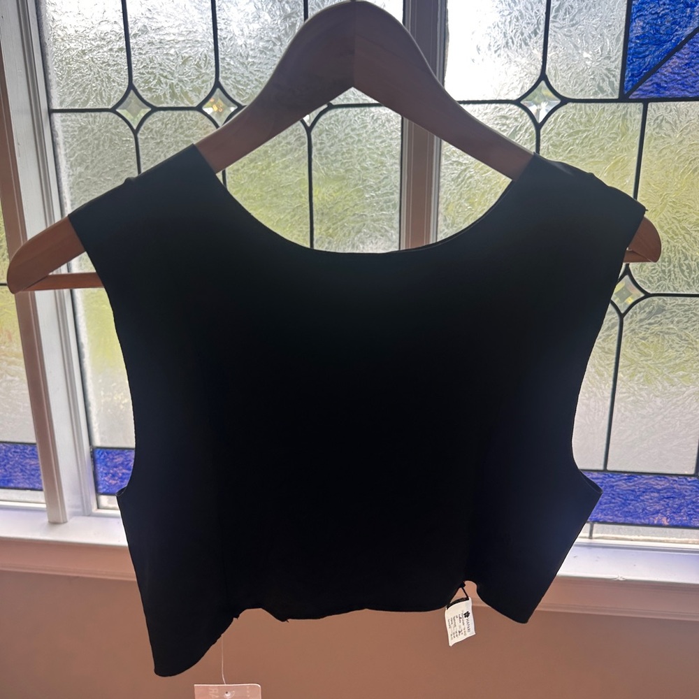 Hapari Black Sleeveless Crop Tank Top/swim top - never worn